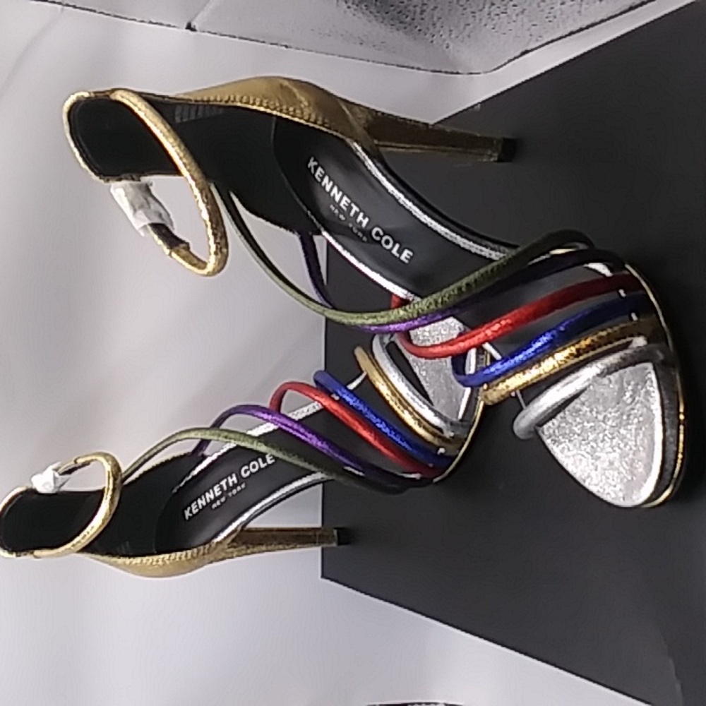 Kenneth Cole Barletta. Heel